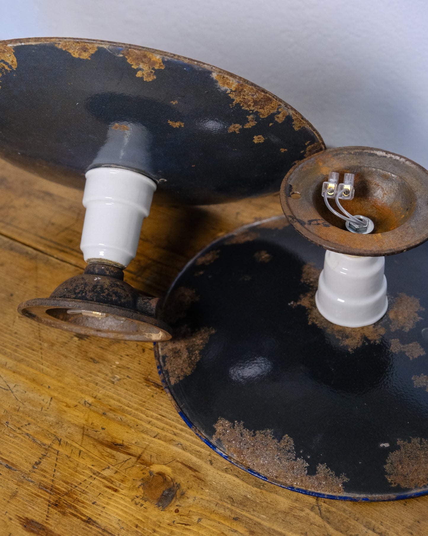 Coppia di lampade industriali