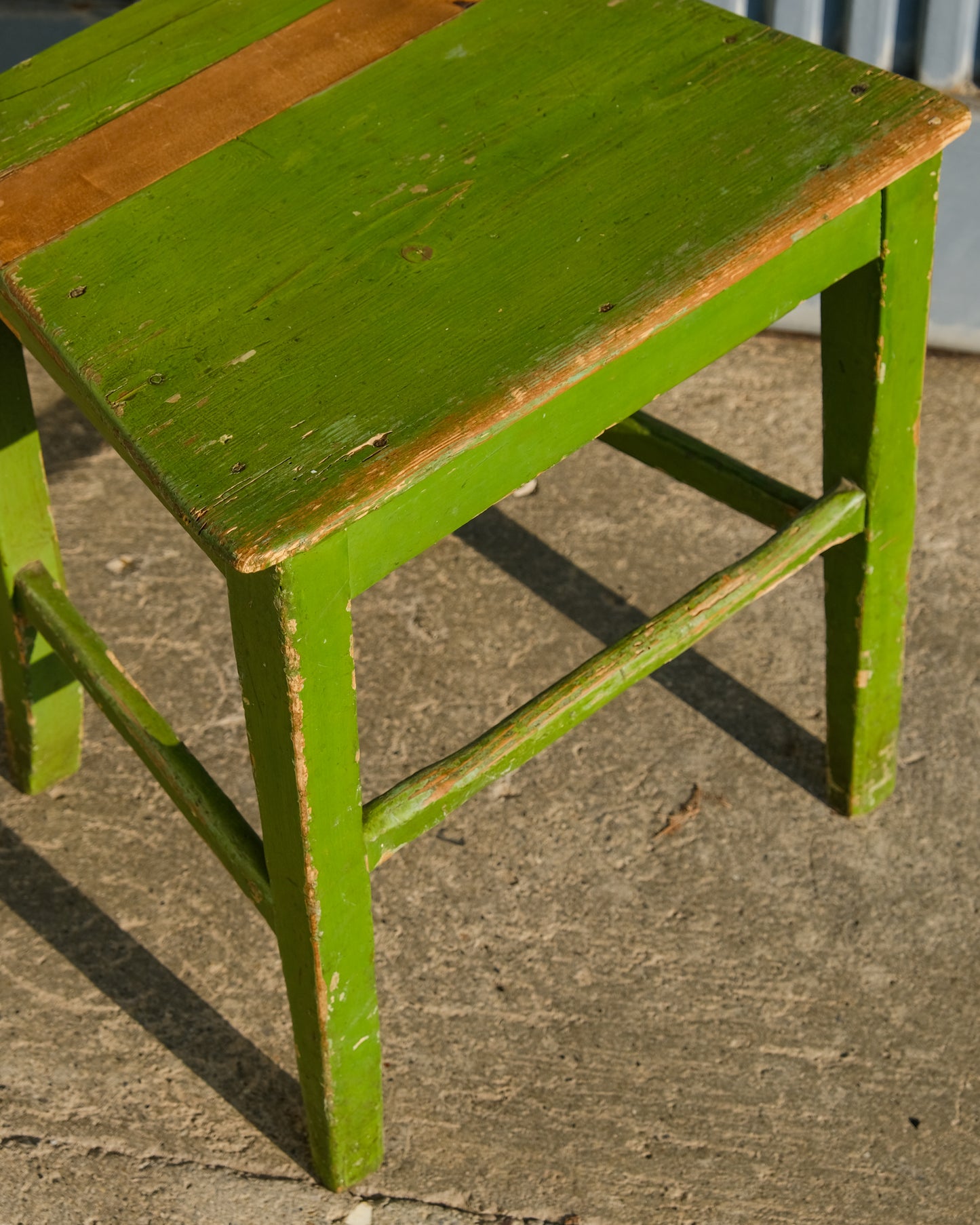 Sedia verde in legno