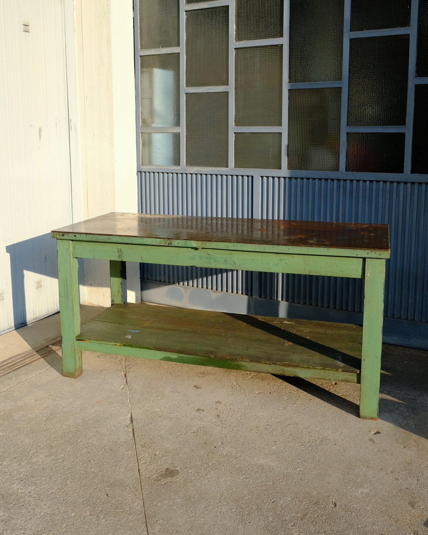 Tavolo industriale autentico anni ’50 – ferro e legno verniciato verde/blu