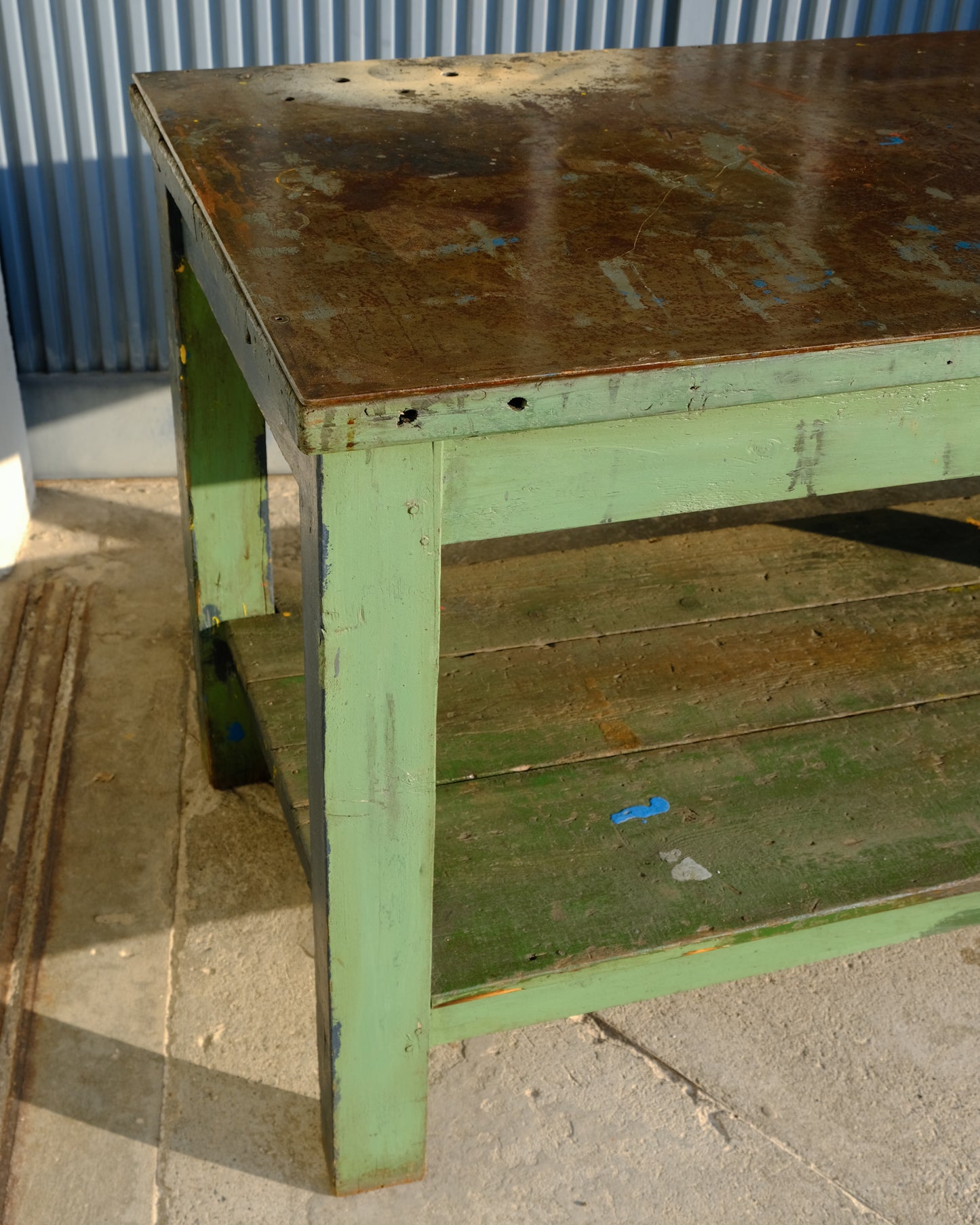 Tavolo industriale autentico anni ’50 – ferro e legno verniciato verde/blu