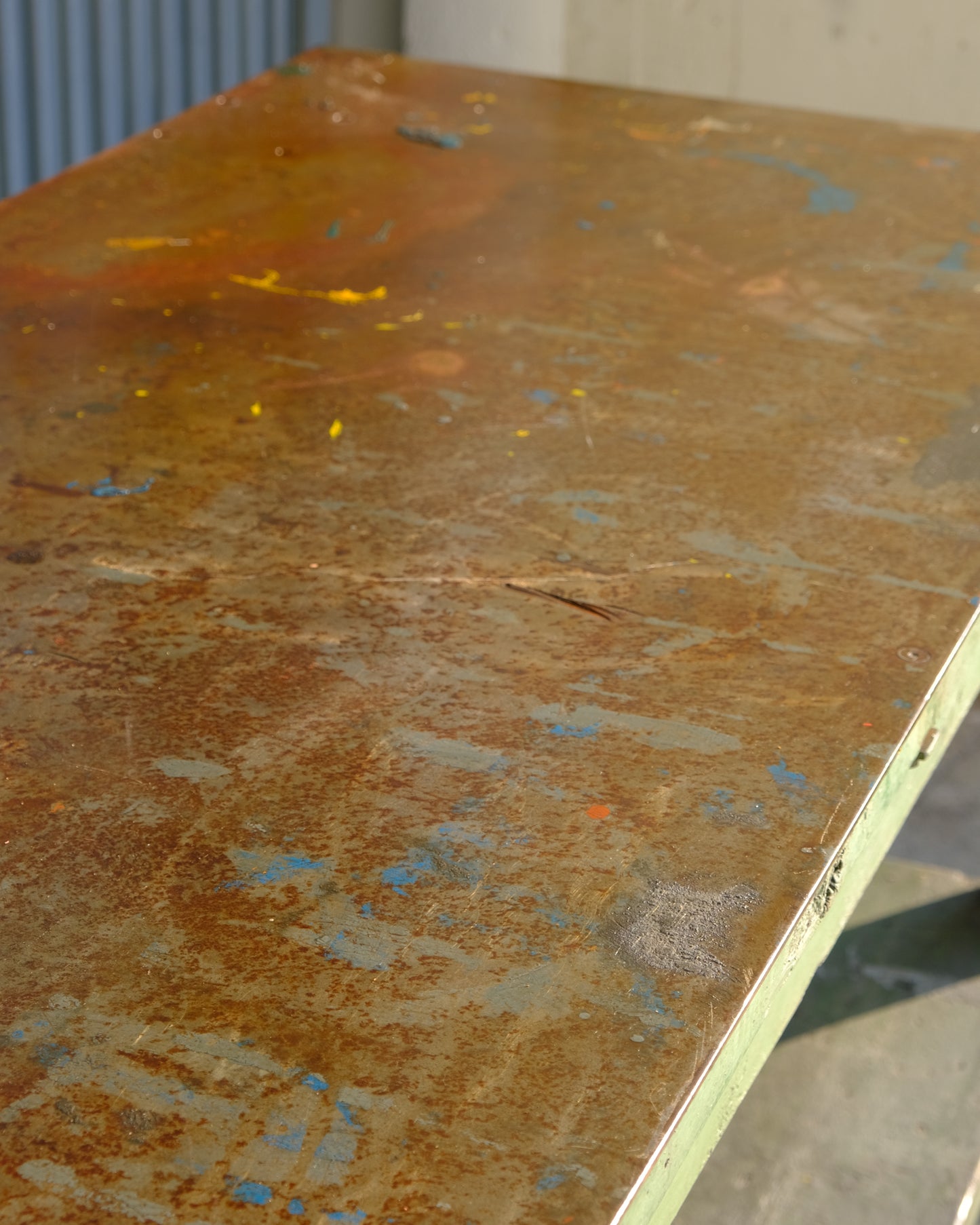 Tavolo industriale autentico anni ’50 – ferro e legno verniciato verde/blu