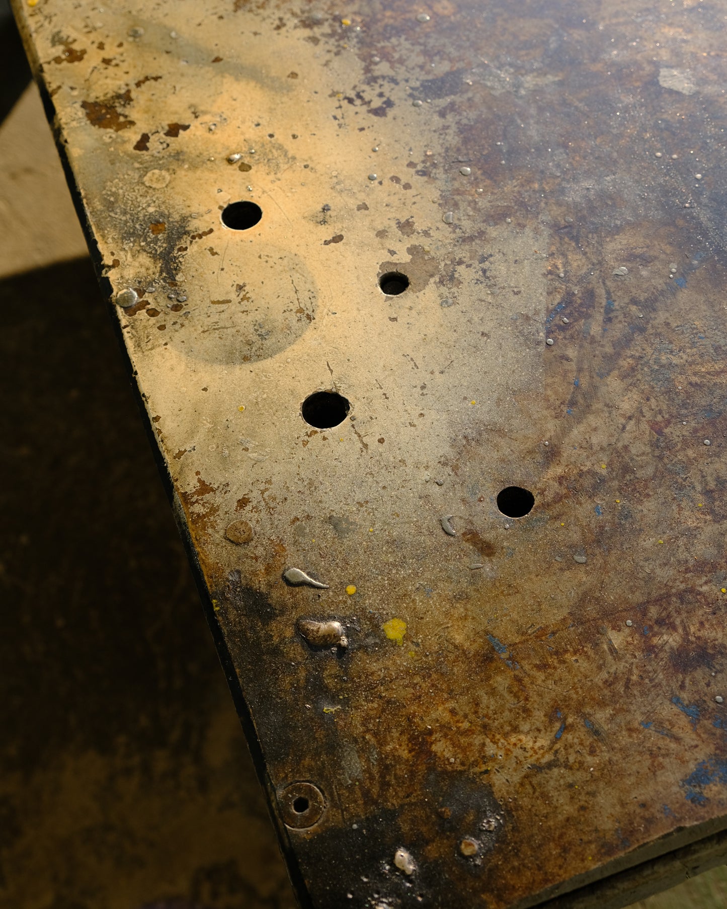Tavolo industriale autentico anni ’50 – ferro e legno verniciato verde/blu