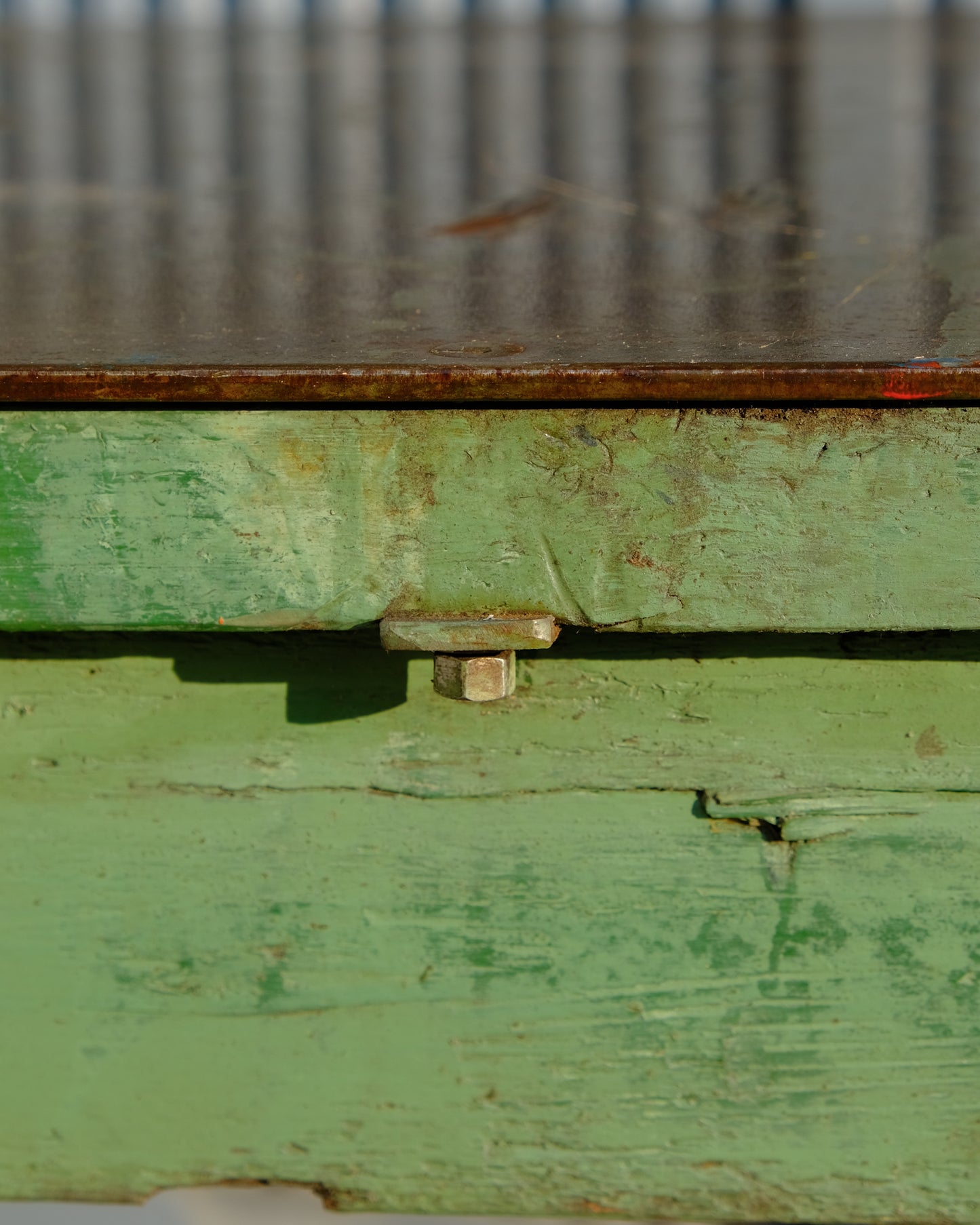 Tavolo industriale autentico anni ’50 – ferro e legno verniciato verde/blu