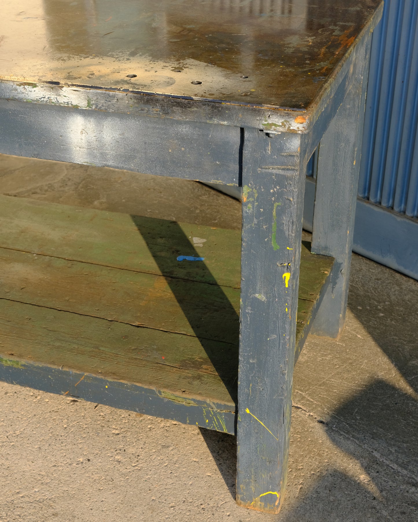 Tavolo industriale autentico anni ’50 – ferro e legno verniciato verde/blu