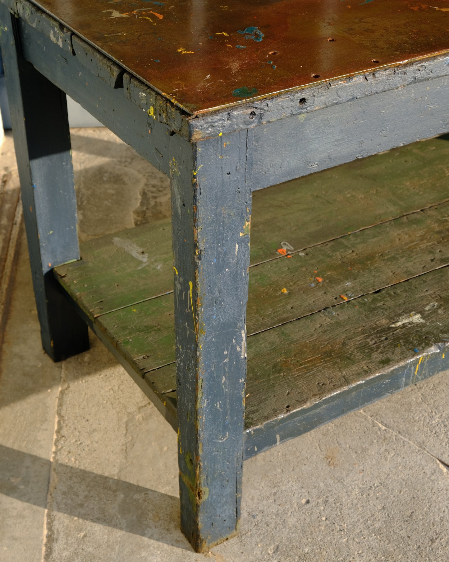 Tavolo industriale autentico anni ’50 – ferro e legno verniciato verde/blu