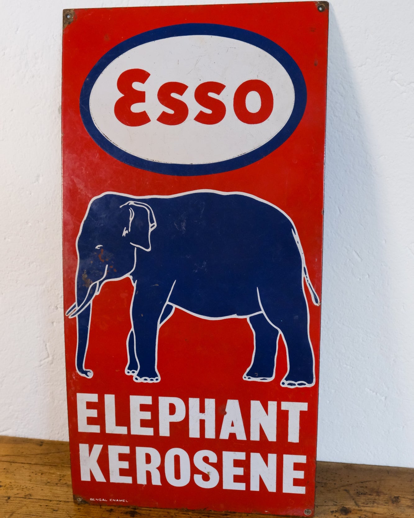 Insegna smaltata Esso “Elephant Kerosene”