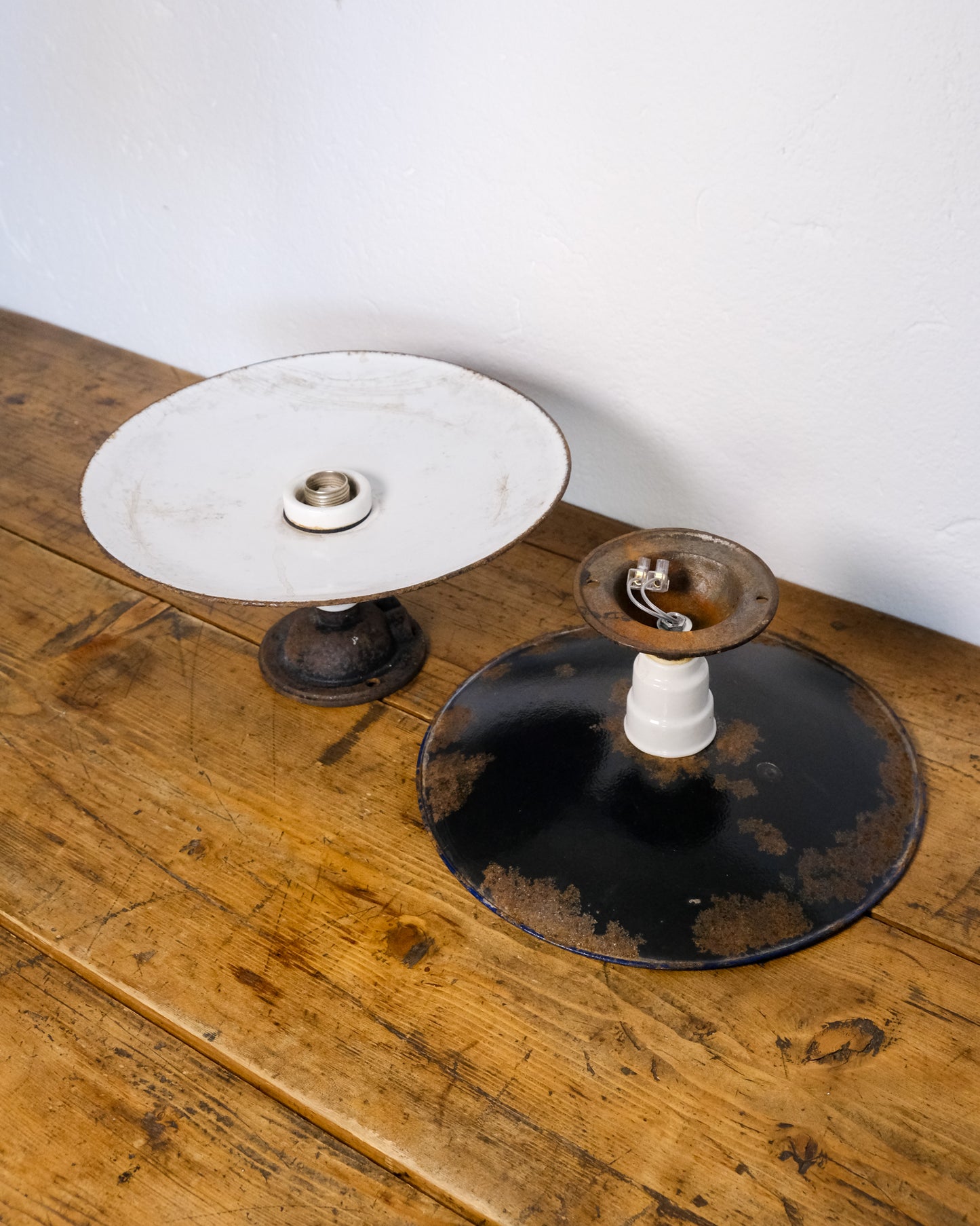 Coppia di lampade industriali