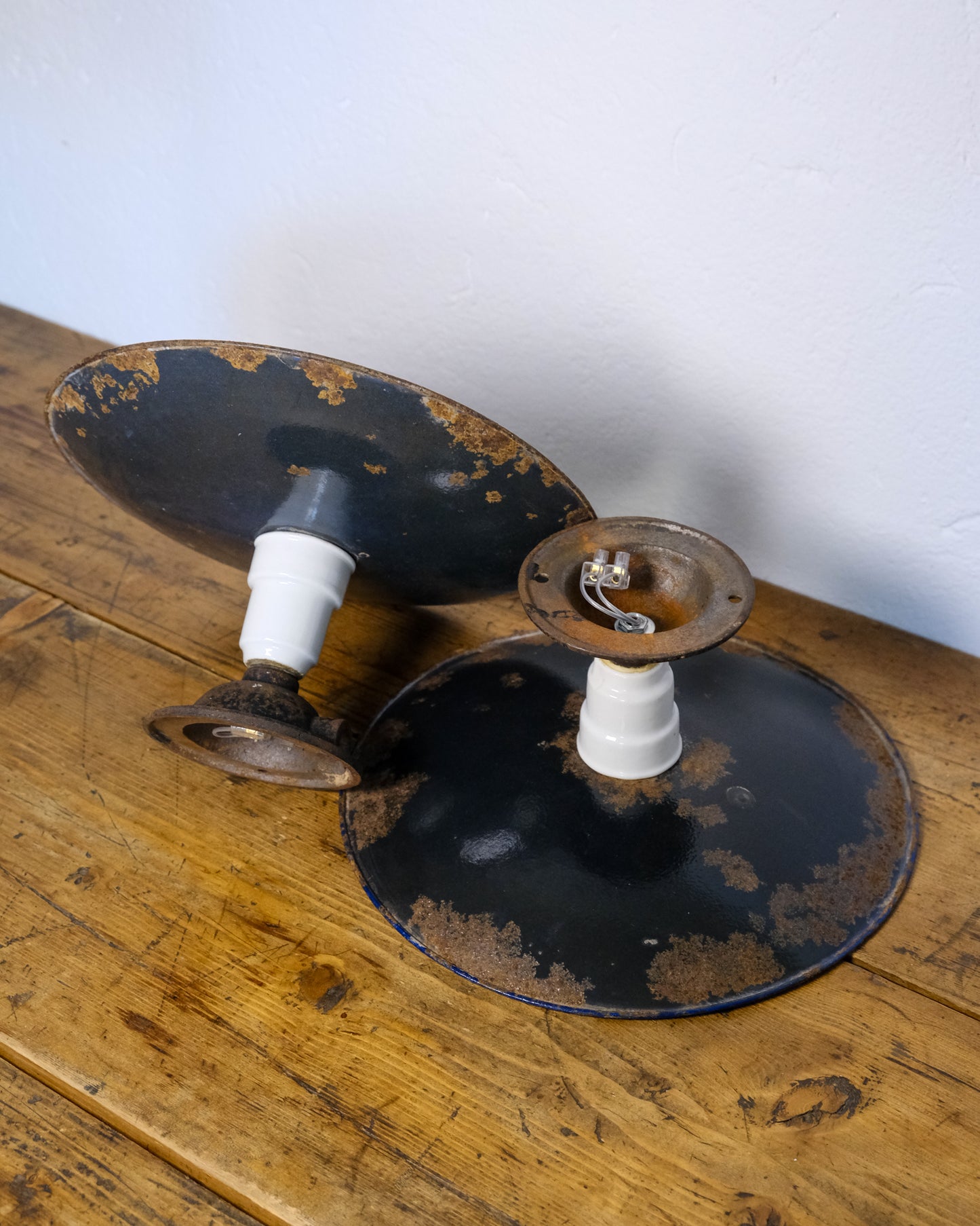 Coppia di lampade industriali