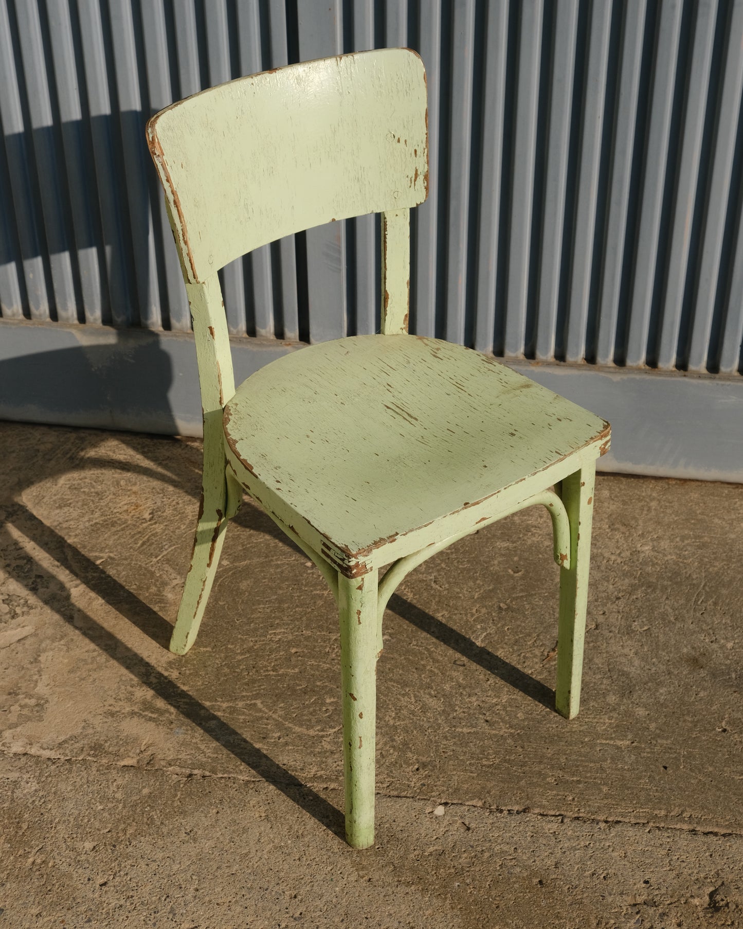 Sedia verde chiaro in legno