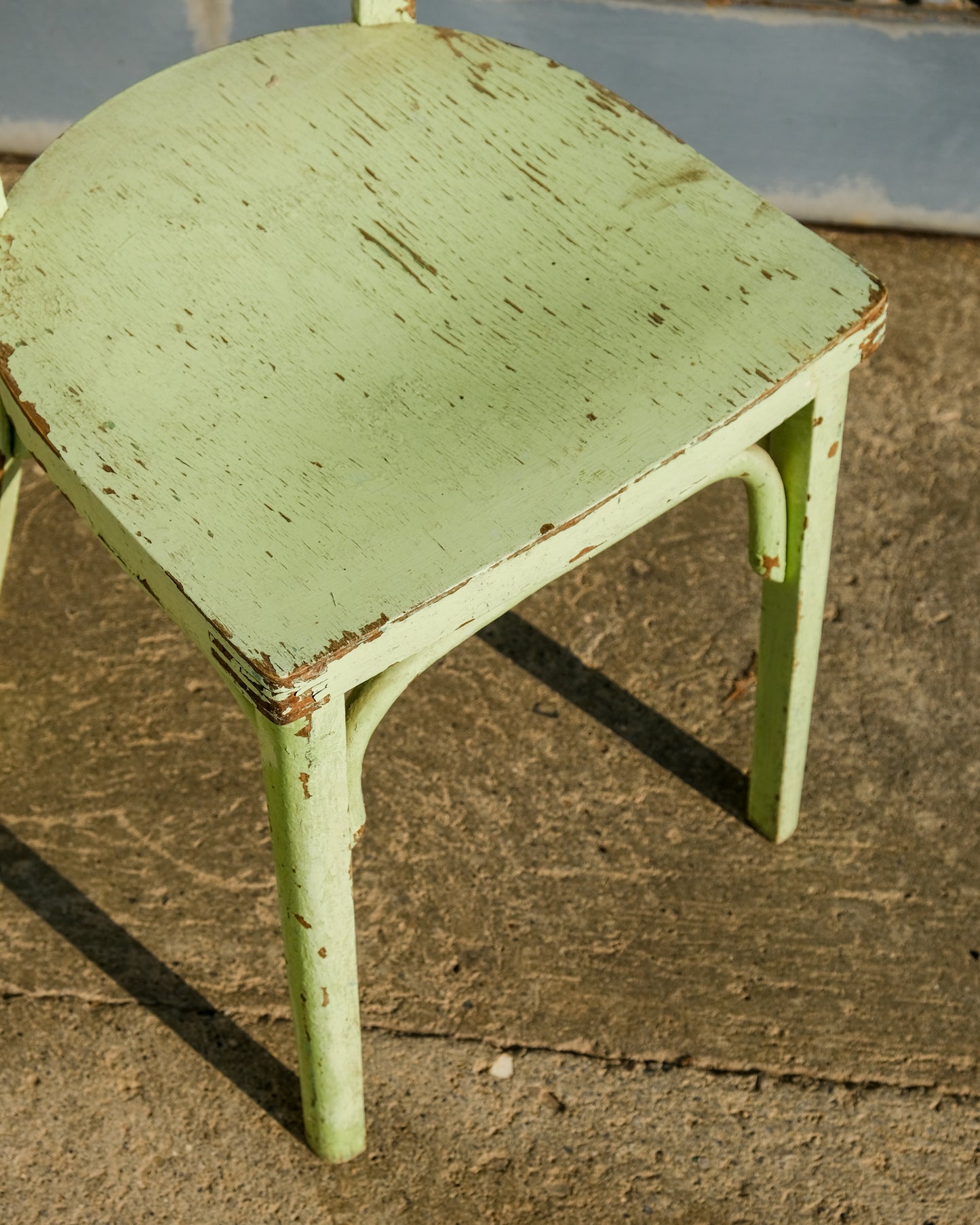Sedia verde chiaro in legno