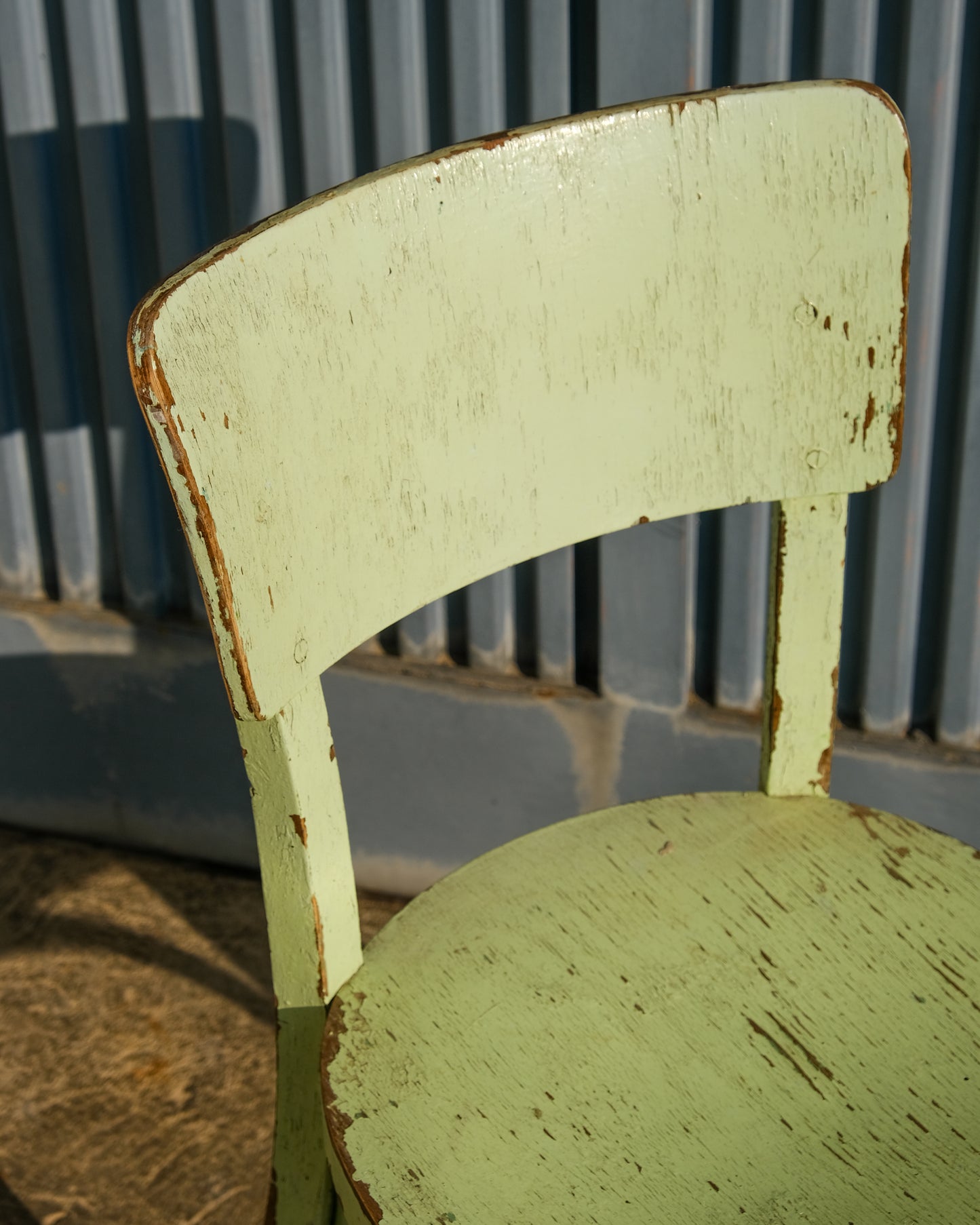 Sedia verde chiaro in legno