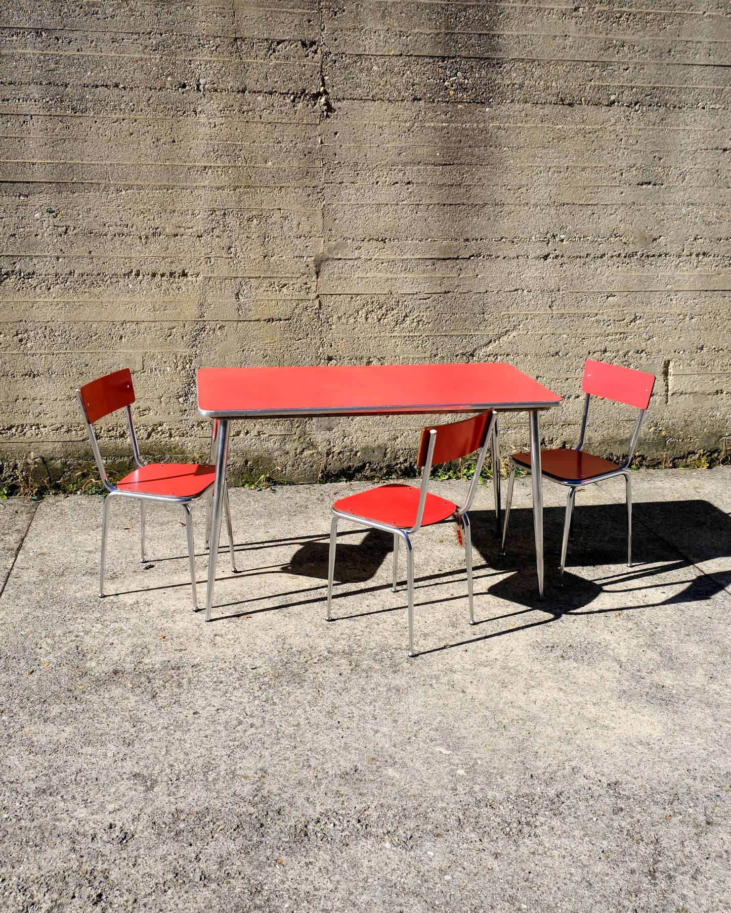 Set tavolo e 3 sedie in formica vintage