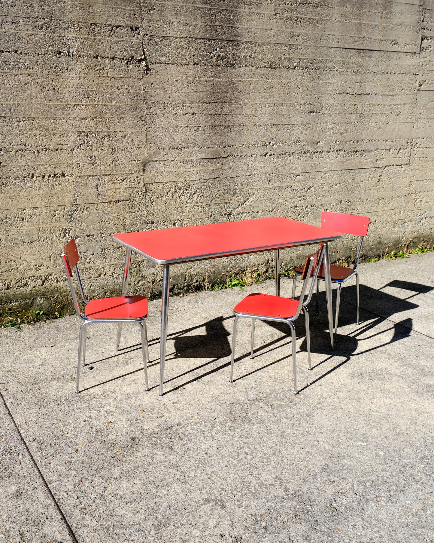 Set tavolo e 3 sedie in formica vintage