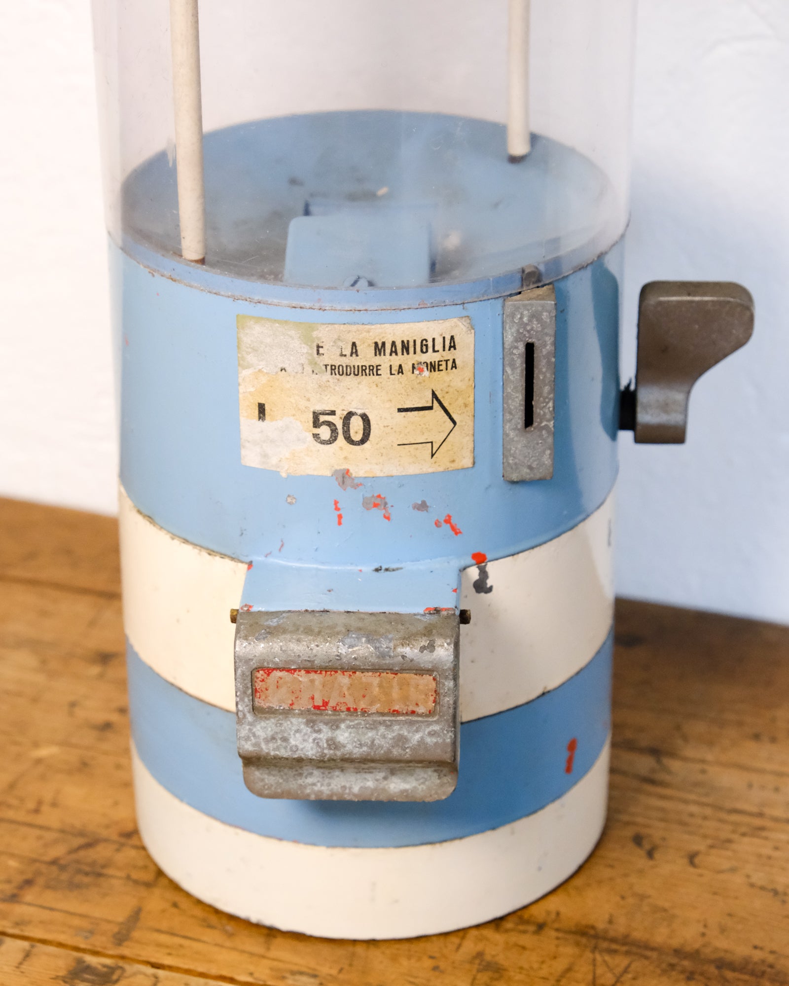 distributore noccioline vintage azzurro